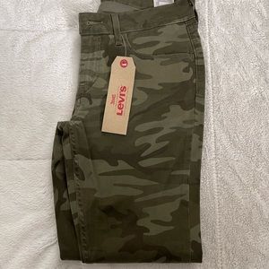 535 Levi’s Super Skinny Camo Jeans